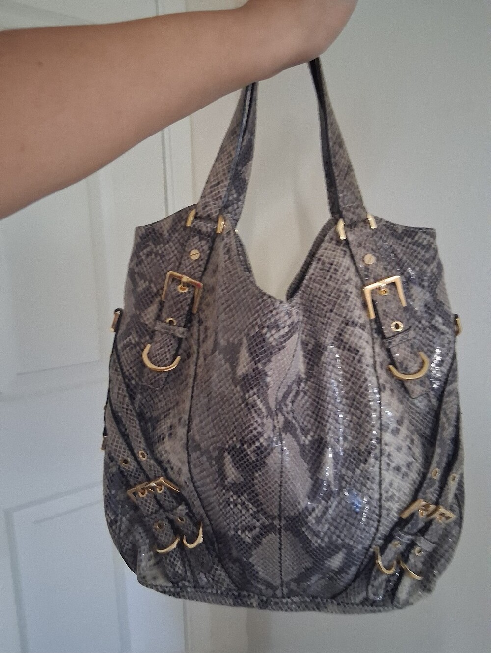 Michael Kors Milo Shoulder Tote In Snakeskin - Picture 5 of 6